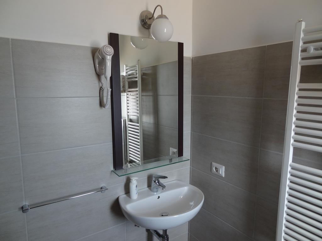 Affittacamere Rooms Di Matteo San Paolo di Iesi Екстер'єр фото
