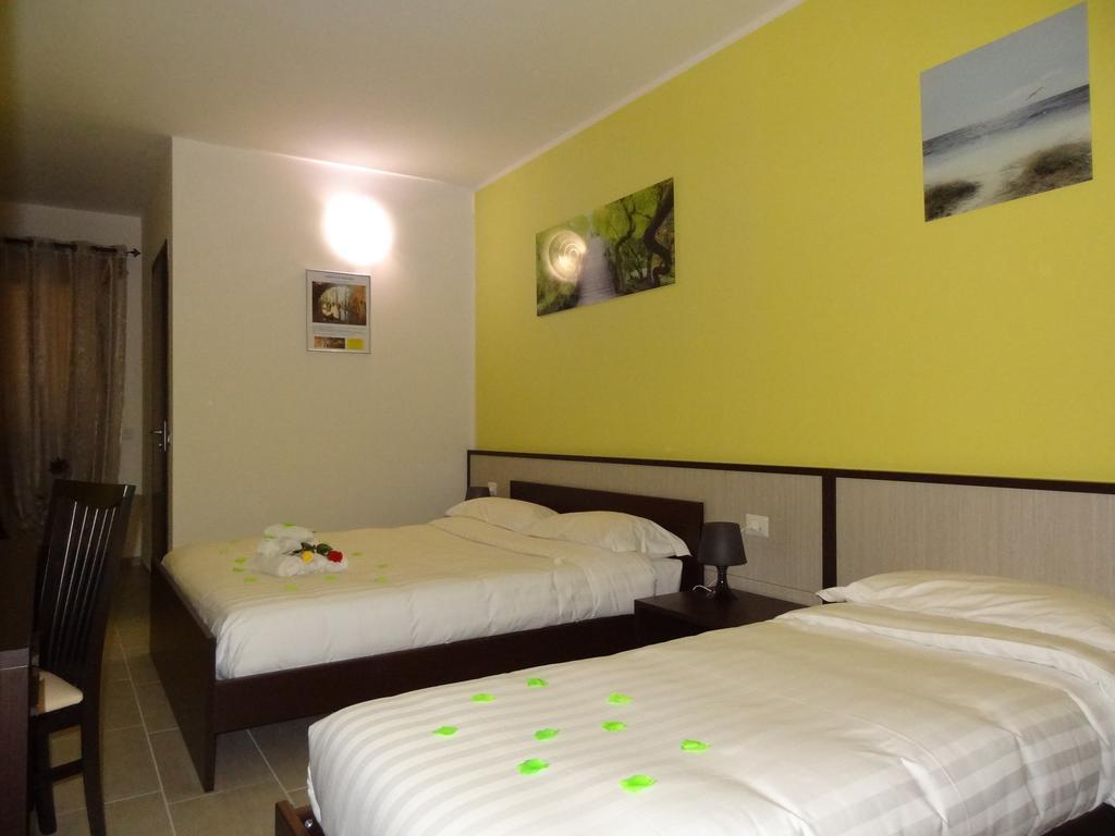 Affittacamere Rooms Di Matteo San Paolo di Iesi Екстер'єр фото