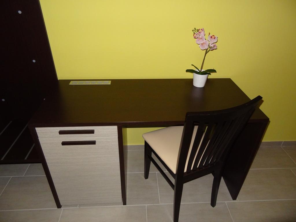 Affittacamere Rooms Di Matteo San Paolo di Iesi Екстер'єр фото